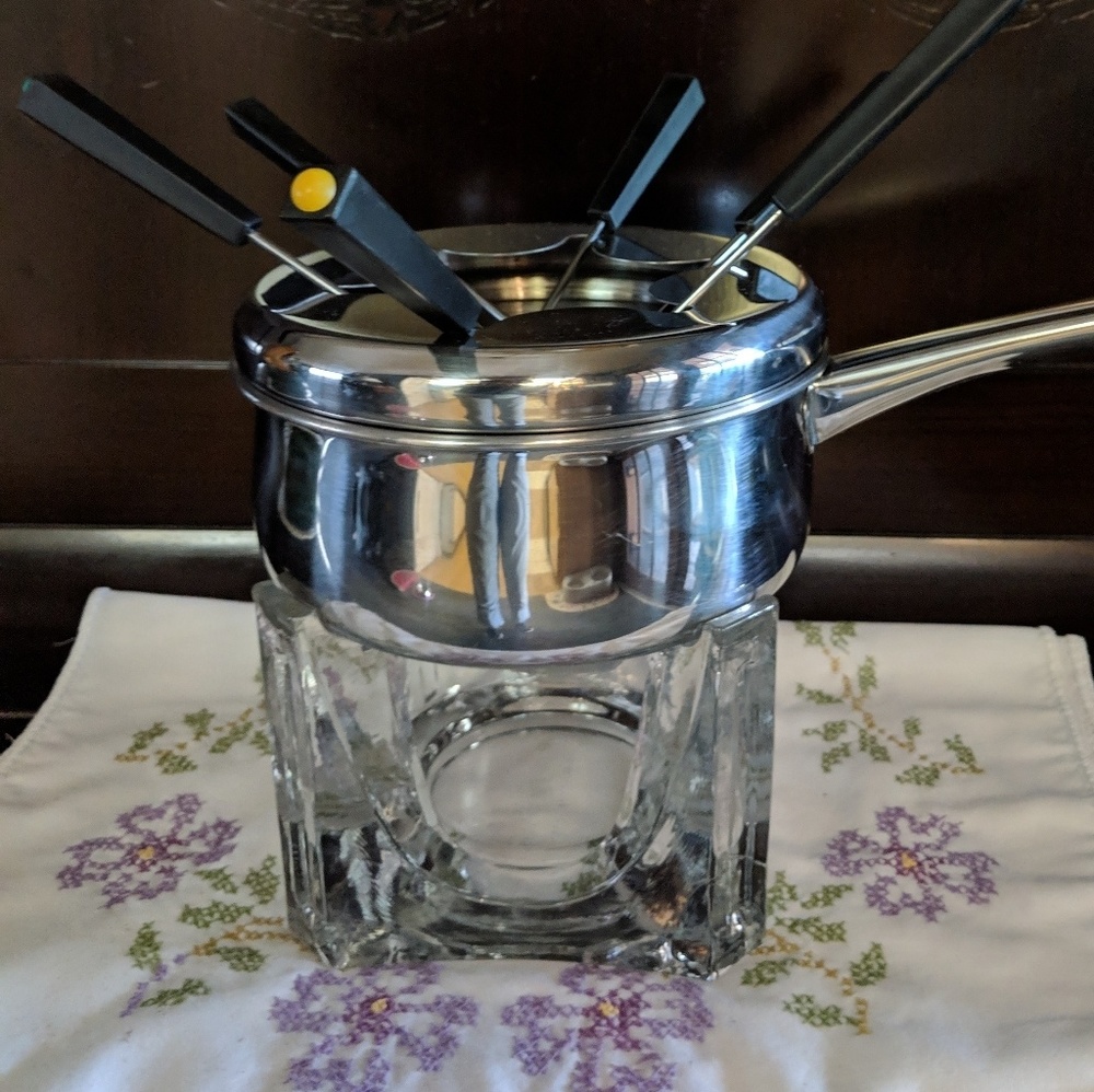 Beautiful glass fondue complete set.